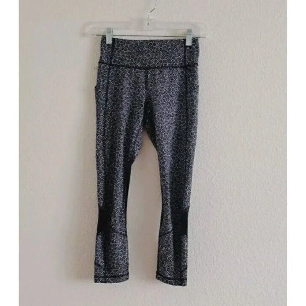 Lululemon Pace Rival Crop Freckle Flower Black White Leggings Size 2